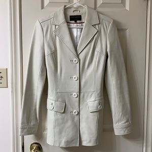 🌷2 for$25🌷Leonardos Canada, US 4, White Leather Belted Coat